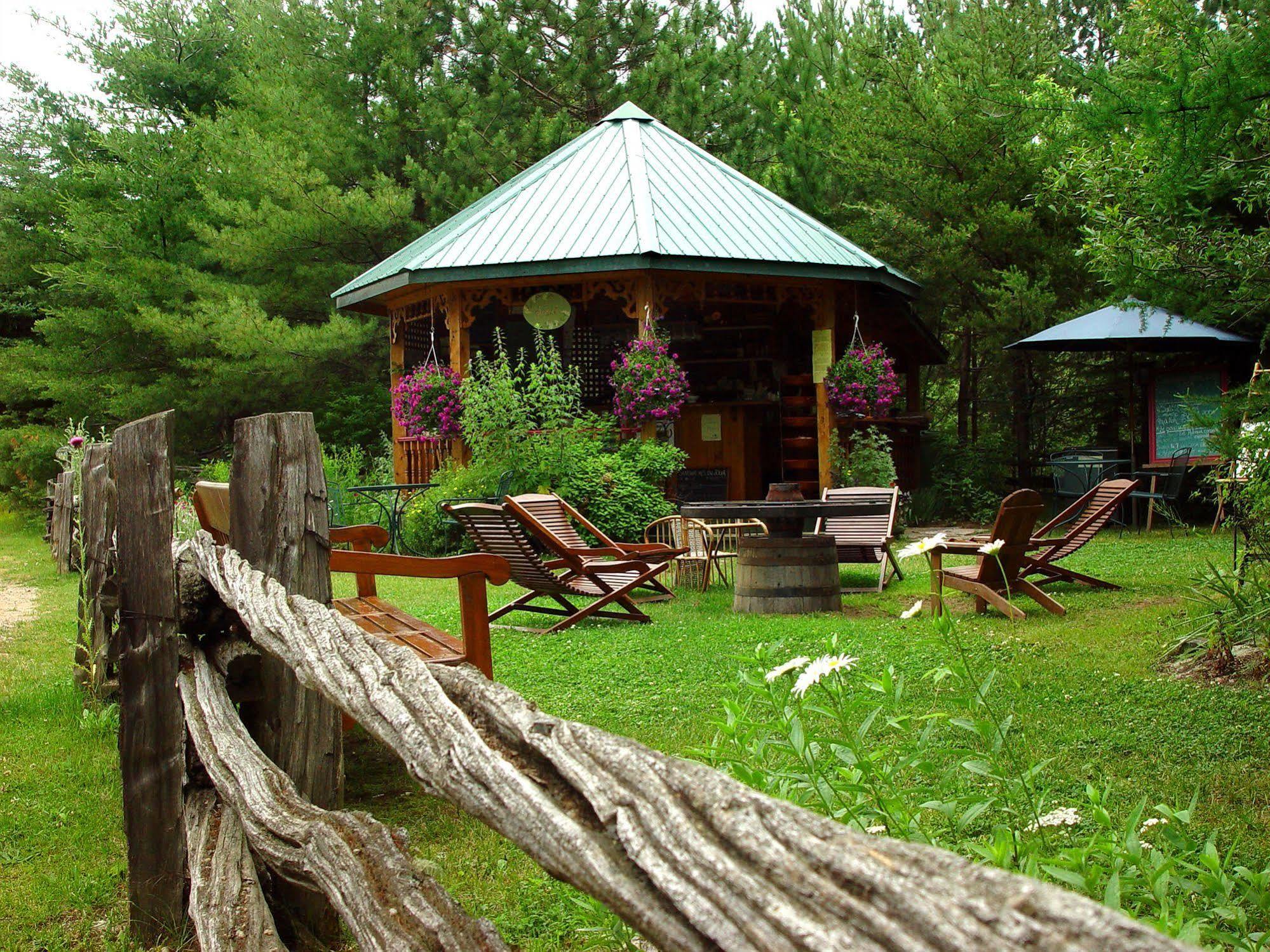 Bed and Breakfast Jardins De L'Achillee Millefeuille La Conception Exterior foto